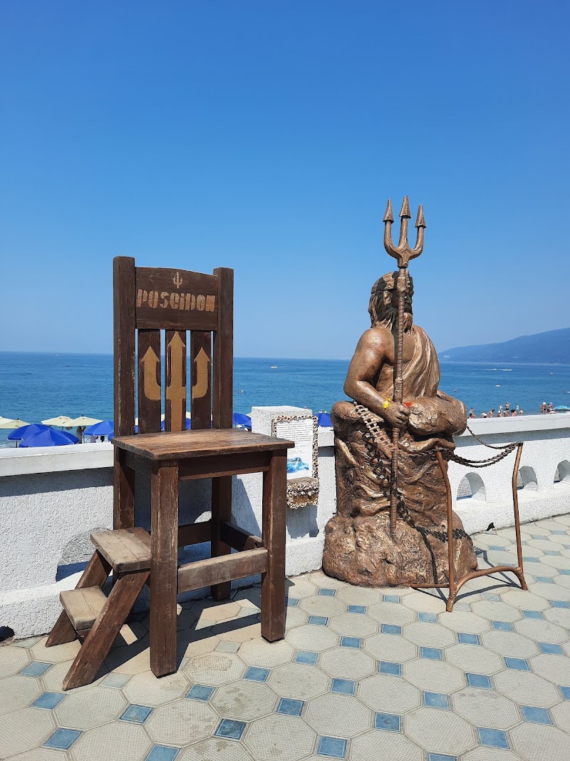 Посейдон памятник и фотозона
