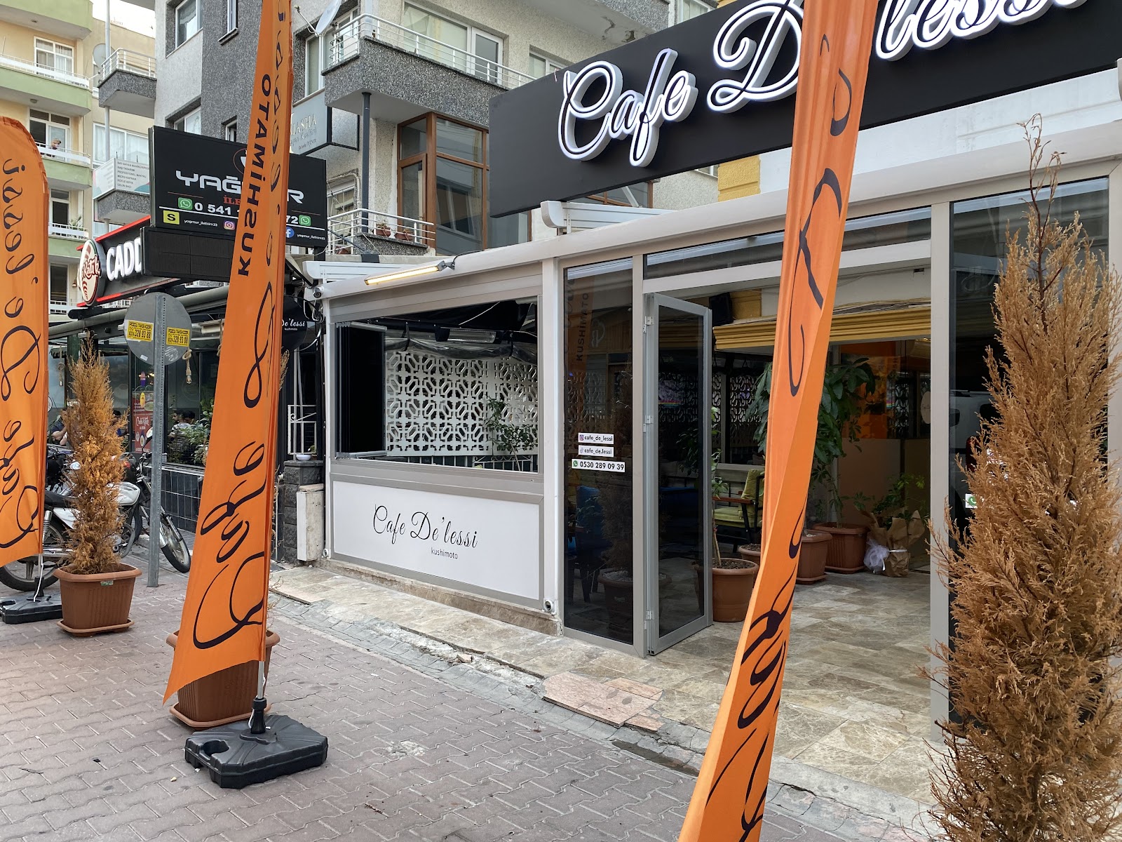 Cafe De’lessi mekanı