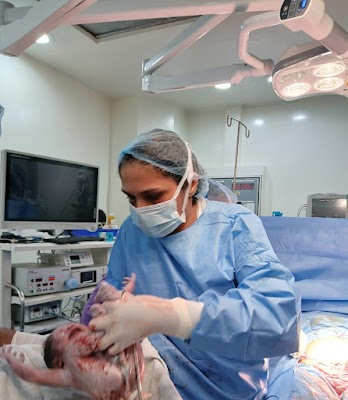 Dr. Smita Jadhav | Female Gynecologist in Salt Lake | High Risk Pregnancy Doctor