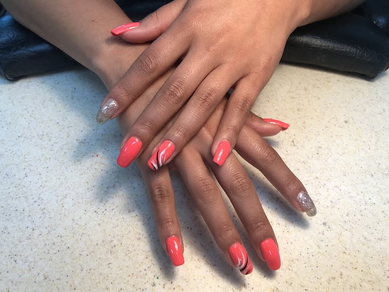 Central Nails & Spa