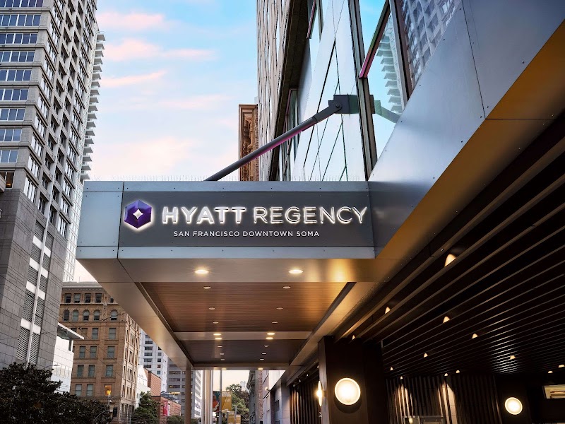 Convenient SoMa location near transit and freeway