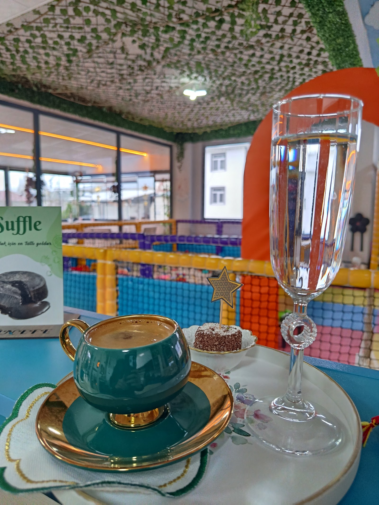 Bîrûnî Çocuk Cafe & Eğlence Merkezi mekanı
