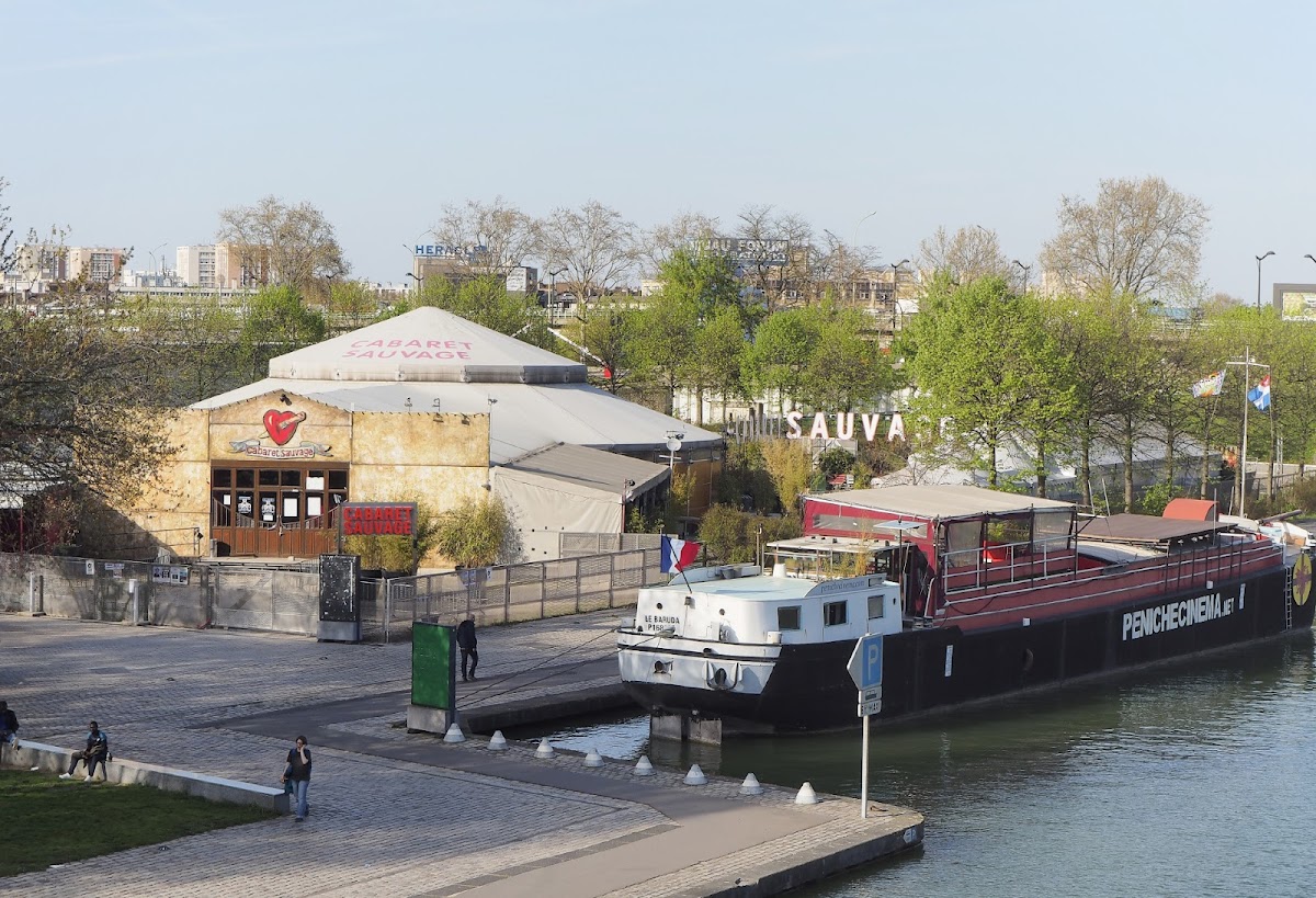 La Péniche Cinéma - Le Baruda, vue extérieure