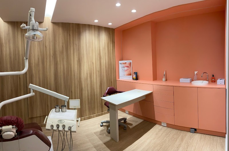 Dra Letícia Simão - Dentista Copacabana