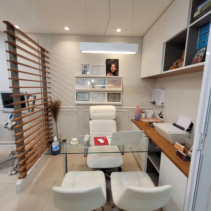 DENTISTA Dra Luiza Mello