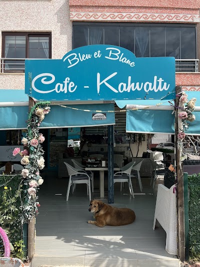 BLEU ET BLANC CAFE - Restoran