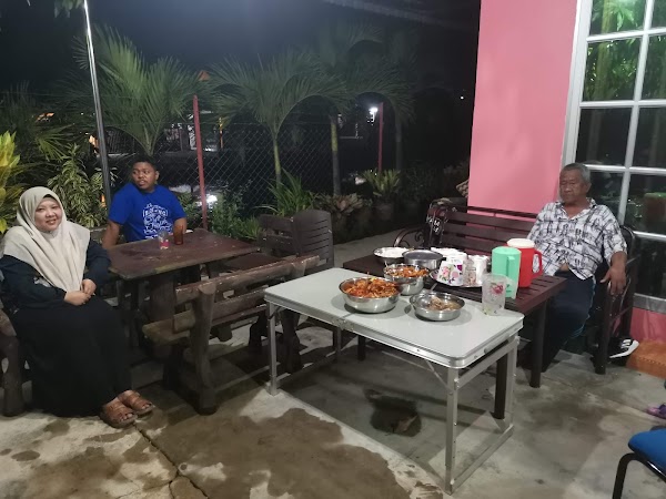 Kedai Makan Kak Ton - Photo 1