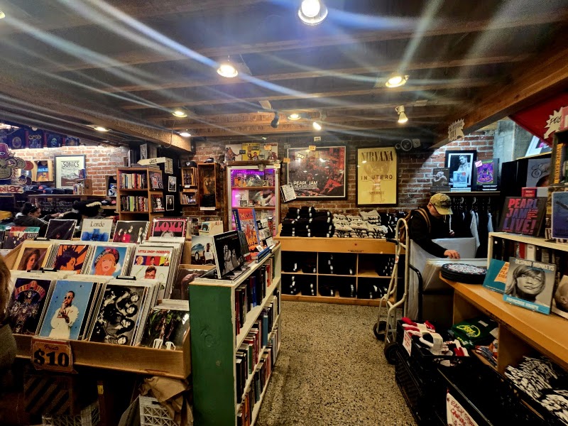 Easy Street Records & Cafe photo 4
