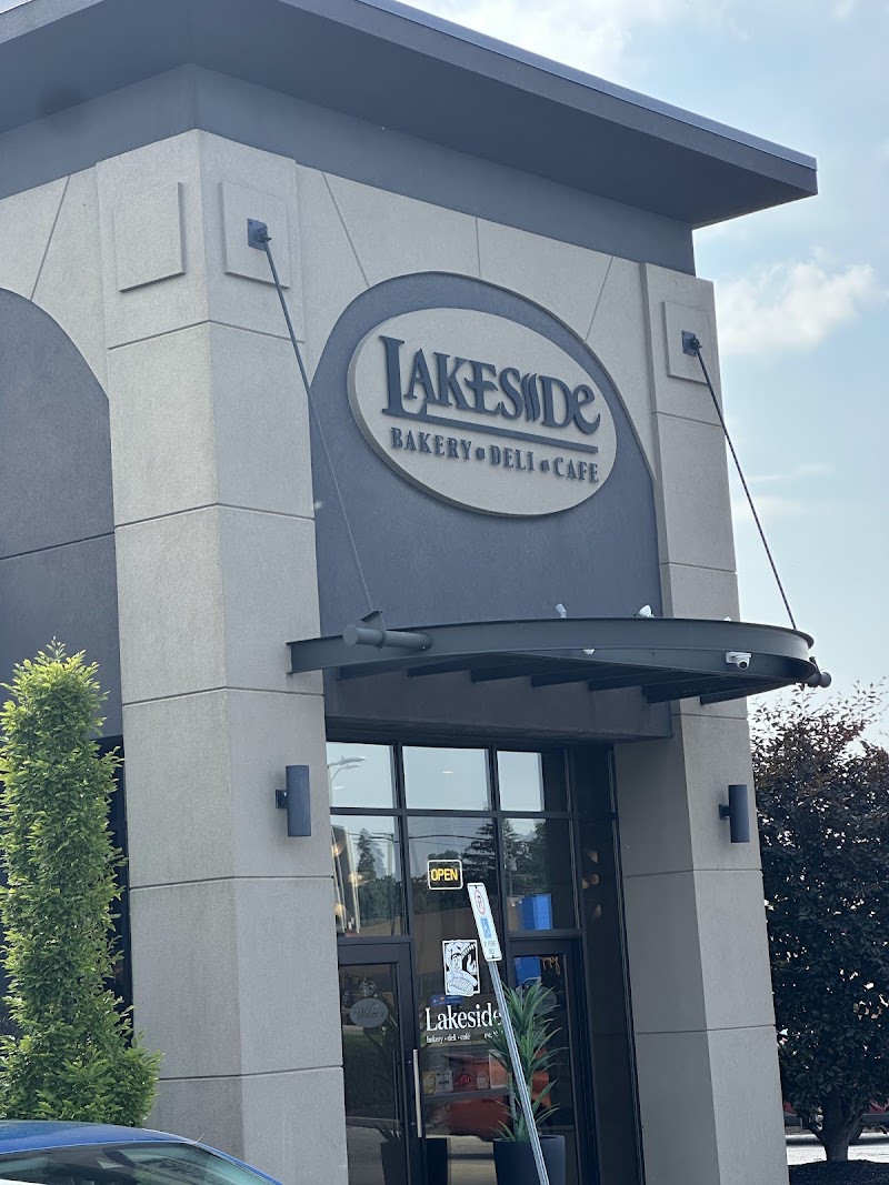 Lakeside Bakery Deli Cafe photo 3