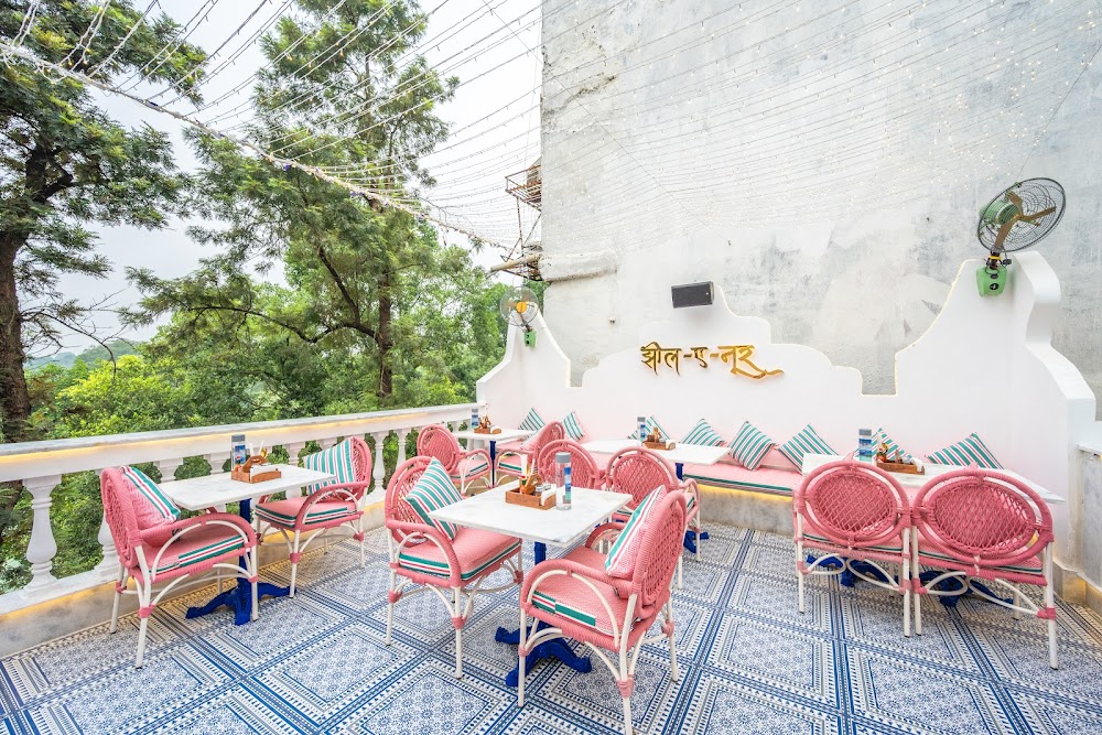 Cafe Pink Hauz Khas Village fotoğraf 1