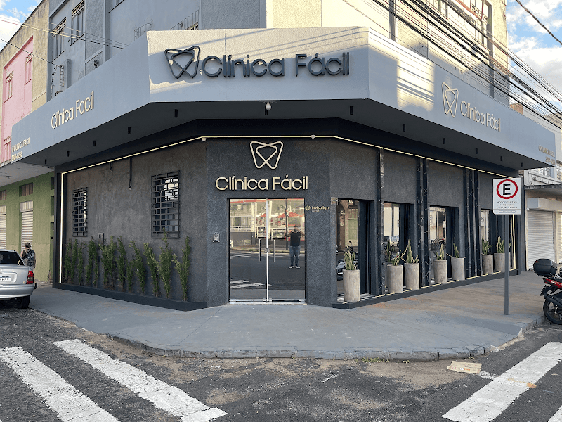 Clínica Fácil - Implante Dentário em Uberlândia - Lipo de Papada HD - Harmonização Facial - Aparelho Invisivel