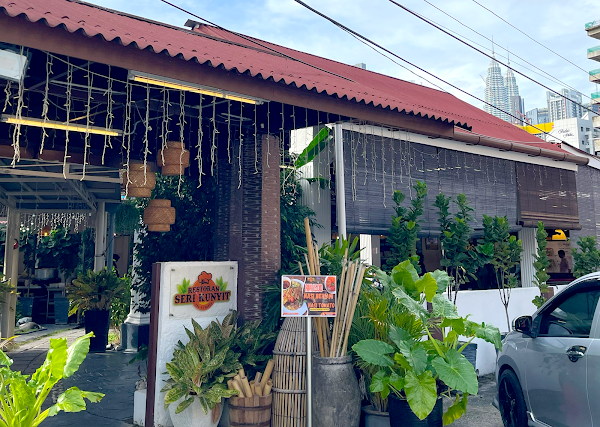 Restoran Seri Kunyit - Photo 1