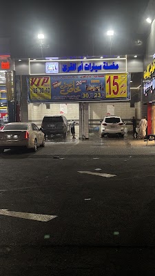 الخطوط السوداء لغسيل وتلميع السيارات