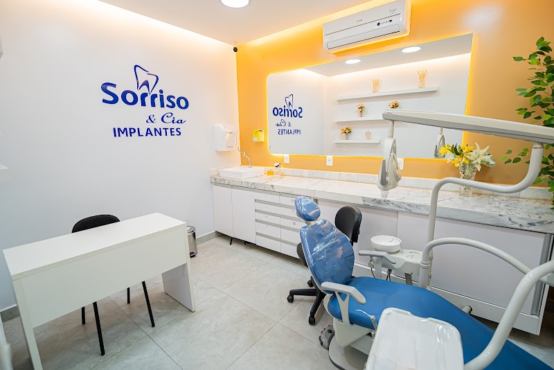 Sorriso & Cia Centro | Implantes, Estética, Ortodontia e Harmonização Facial - foto 2