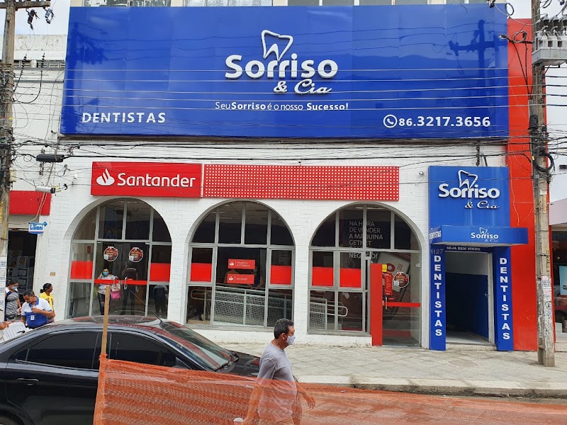 Sorriso & Cia Centro | Implantes, Estética, Ortodontia e Harmonização Facial - foto 1