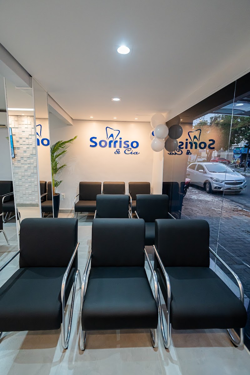 Sorriso & Cia Centro | Implantes, Estética, Ortodontia e Harmonização Facial - foto 3