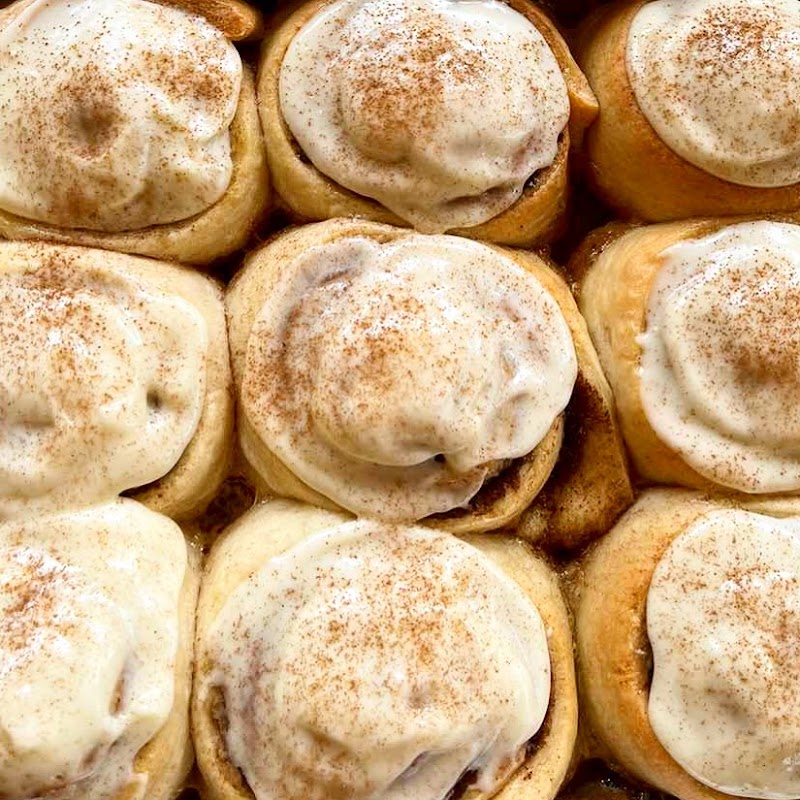 Curly's Cinnamon Rolls