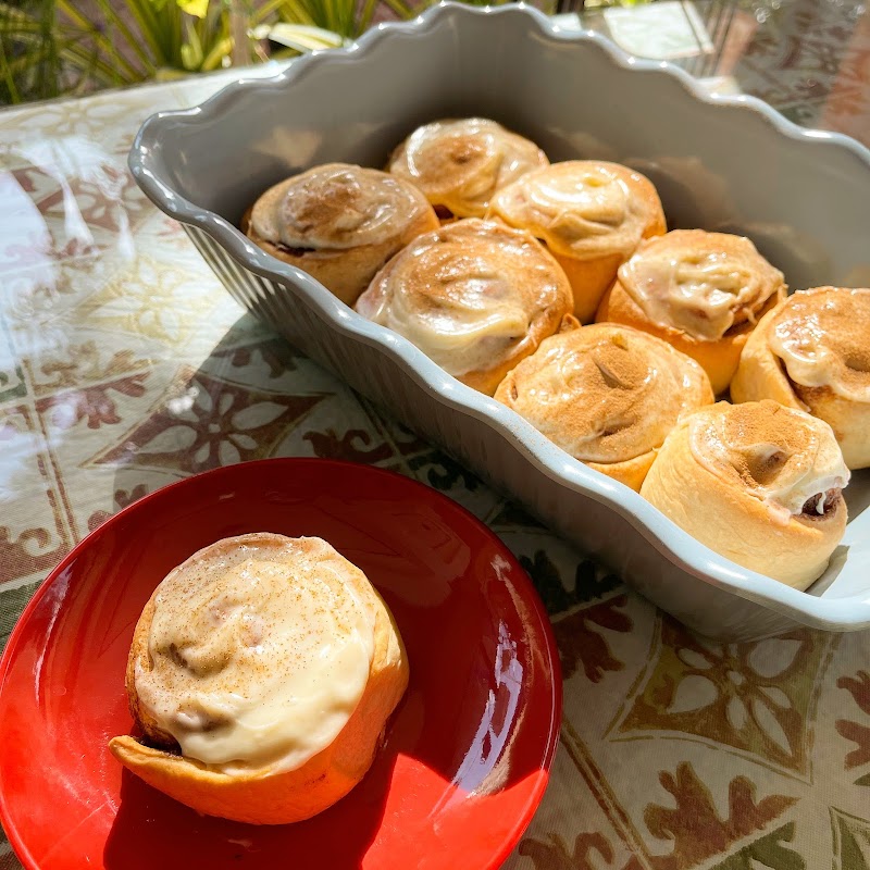 Curly's Cinnamon Rolls