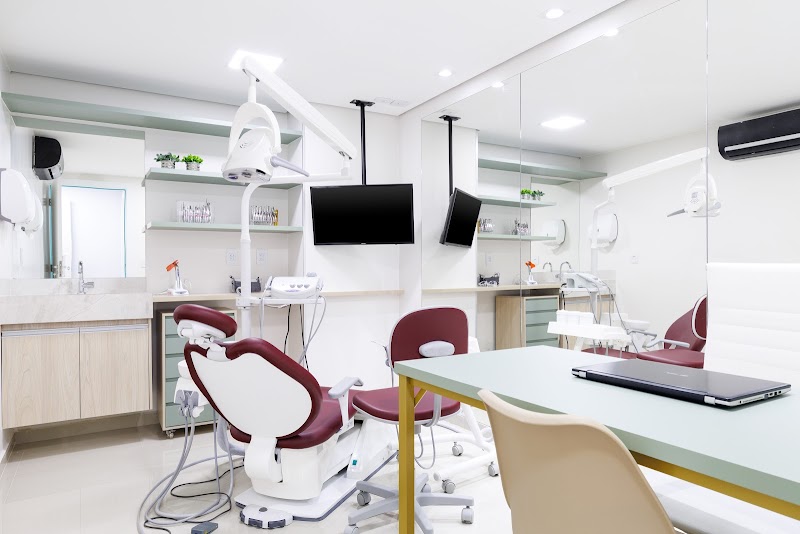 Dra. Marina Andrade - Tratamento de Canal