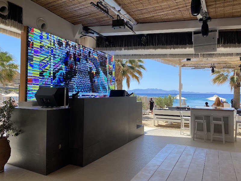 Tropicana Beach Bar - Restaurant