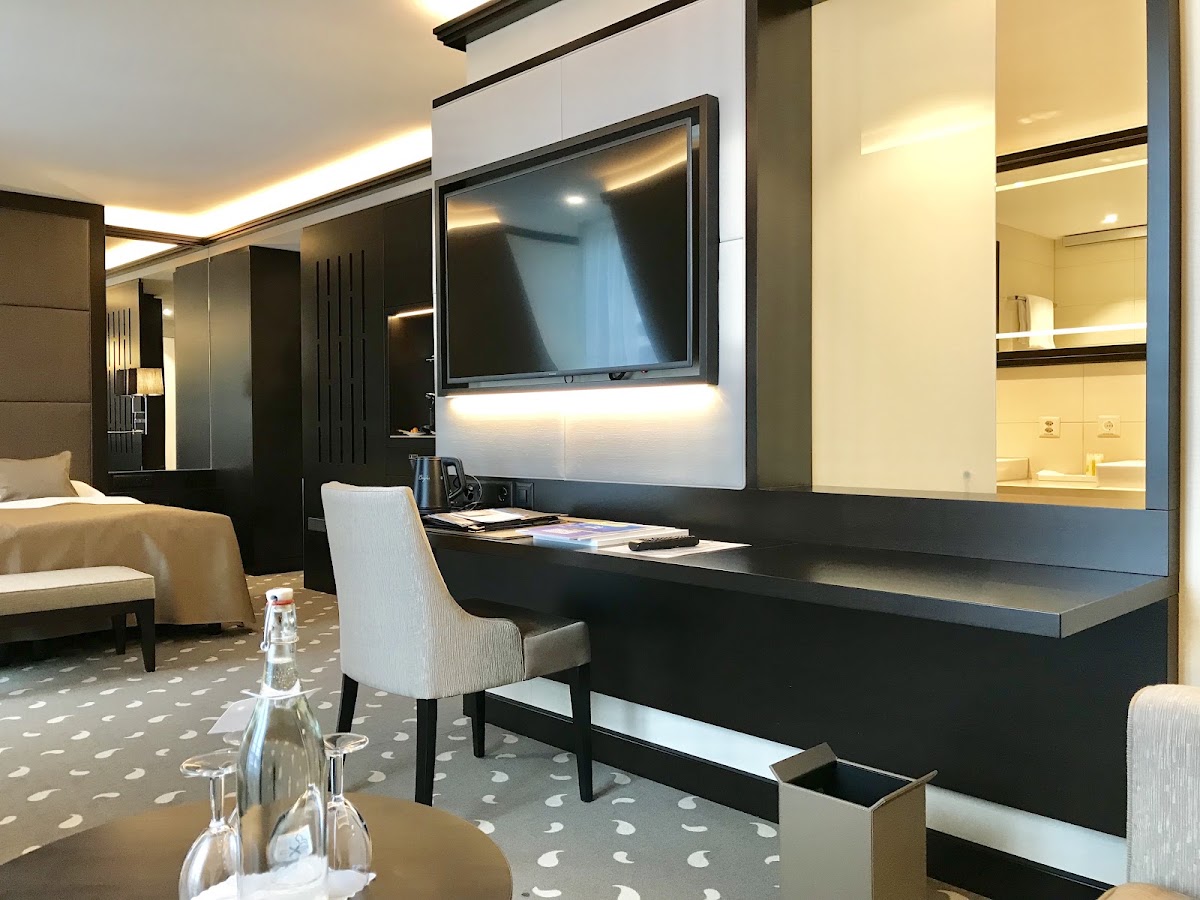 Hotel Monopol 4