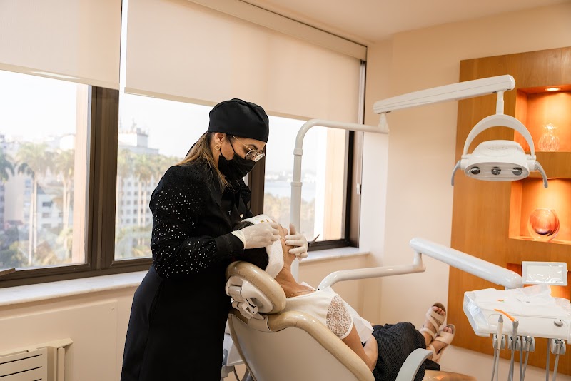 Dra Neusa Costa - Harmonização Orofacial e Invisalign