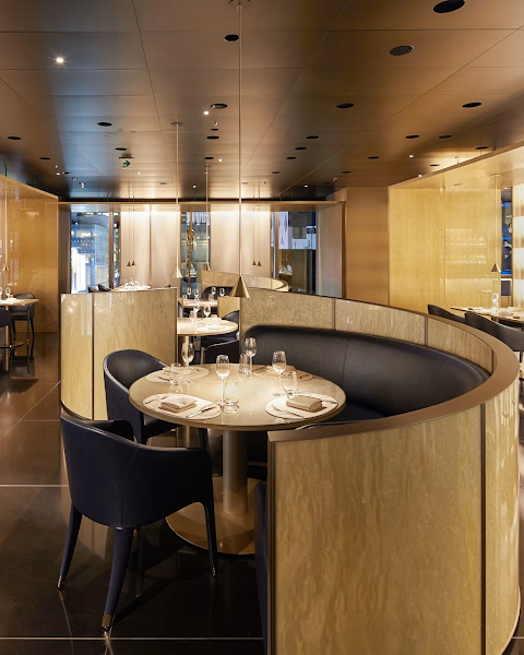 ARMANI / RISTORANTEの店内