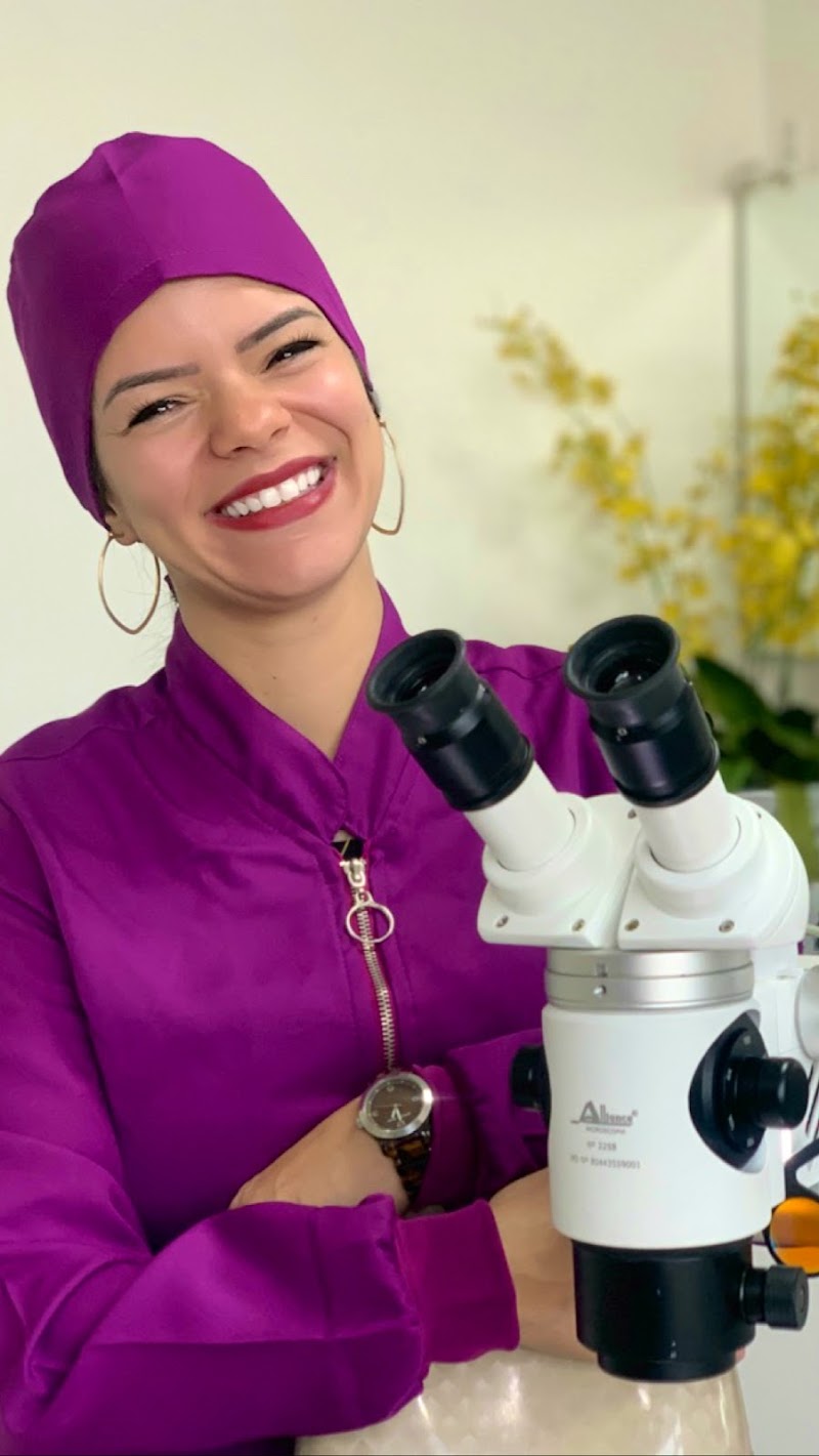 Dra Karolina Squarisi Alvarenga • Endodontia • Tratamento de Canal - foto 4