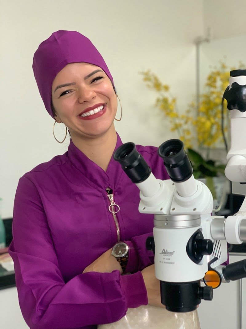 Dra Karolina Squarisi Alvarenga • Endodontia • Tratamento de Canal - foto 1