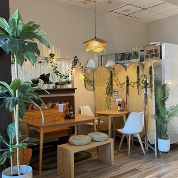 DALAT'S GATEAUX & CAFE exterior