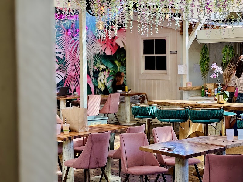 Belle Surf Cafe & Lounge photo 4