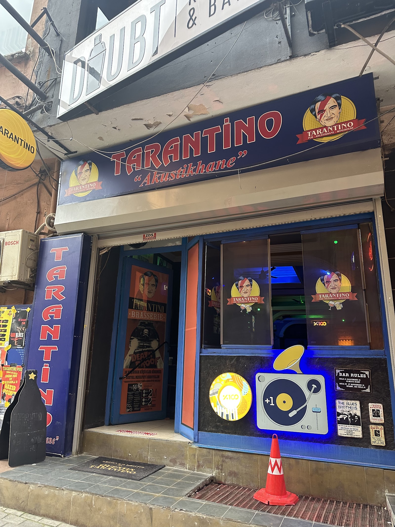 Tarantino Pub mekanı