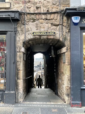 Advocate's Close
