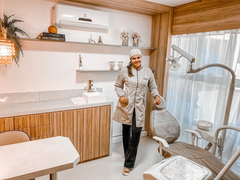Dra. Nathallya Barros | Dentista em Natal