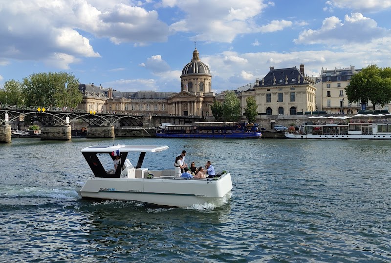 Boat in Paris - Private Boat Tour in Paris