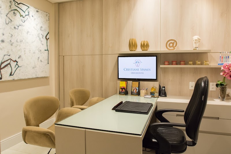 Dra Cristiane Spanos - Ortodontia - foto 4