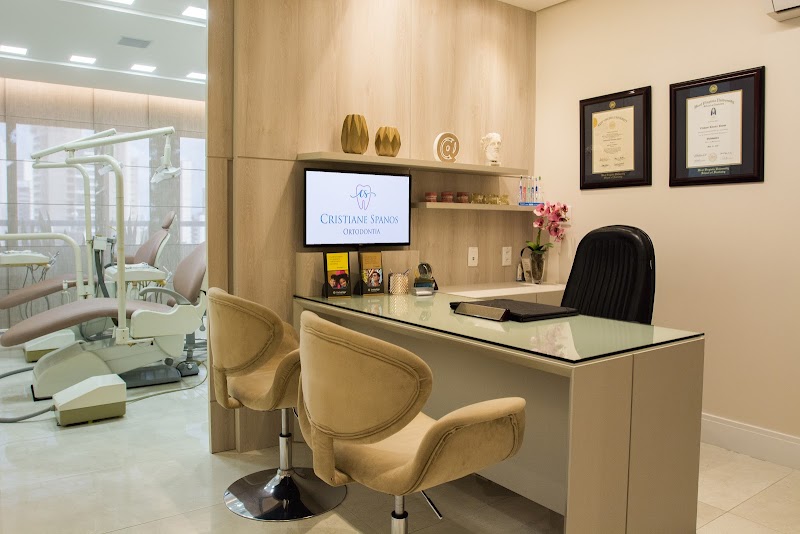 Dra Cristiane Spanos - Ortodontia - foto 5