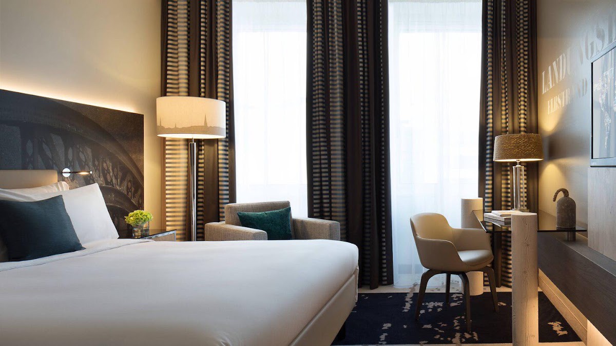 Renaissance Hamburg Hotel, dog-friendly hotel, photo 3