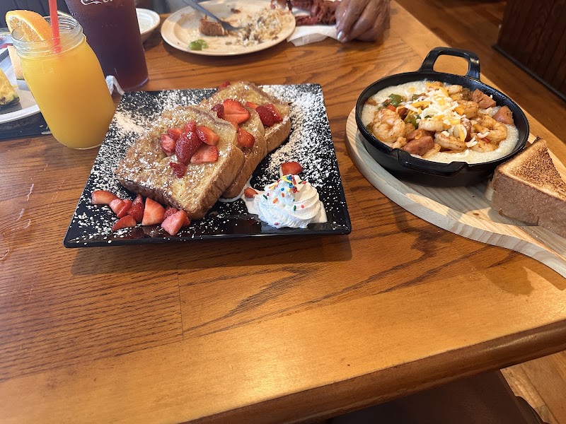 Golden Bites Brunchery photo 3