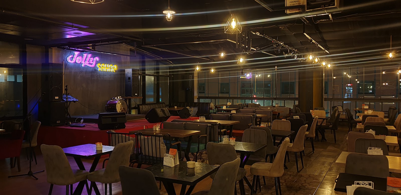 Jolly Bistro Cafe Restaurant Canlı Müzik mekanı