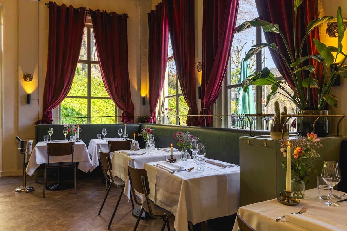 Burcht - Grand café & Restaurant