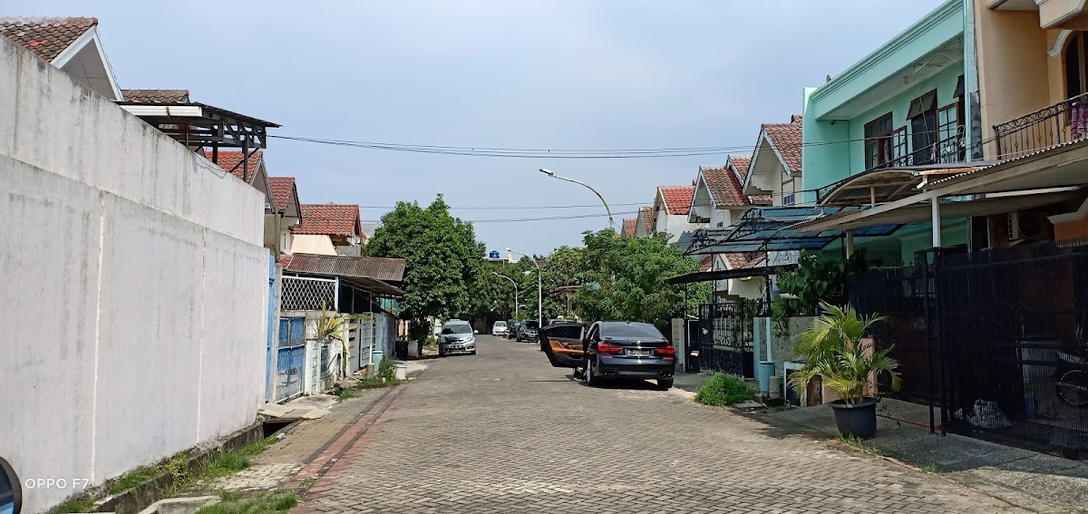 Kost Eksklusif Puri Gardena