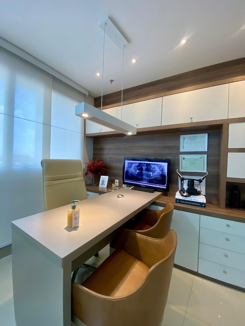 Clínica Malveira - Melhor especialista em Implantes Dentários e Próteses tipo Protocolo