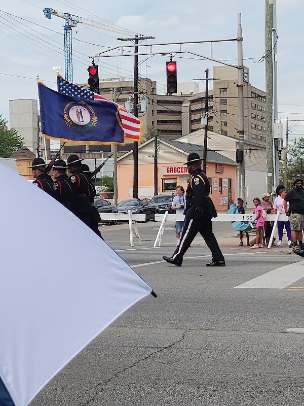 BROAD GROCERY exterior