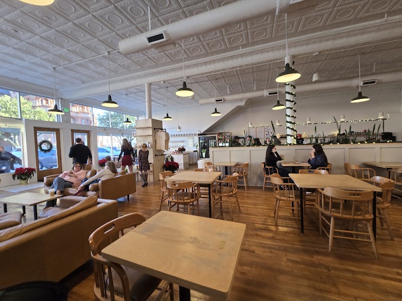 Bloom & Pour photo 3