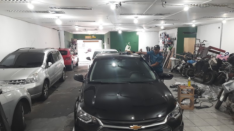 Foto de auto elétrico e socorro mecânico bateria light som