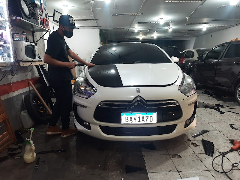 Foto de auto elétrico e socorro mecânico bateria light som