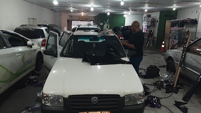Foto de auto elétrico e socorro mecânico bateria light som