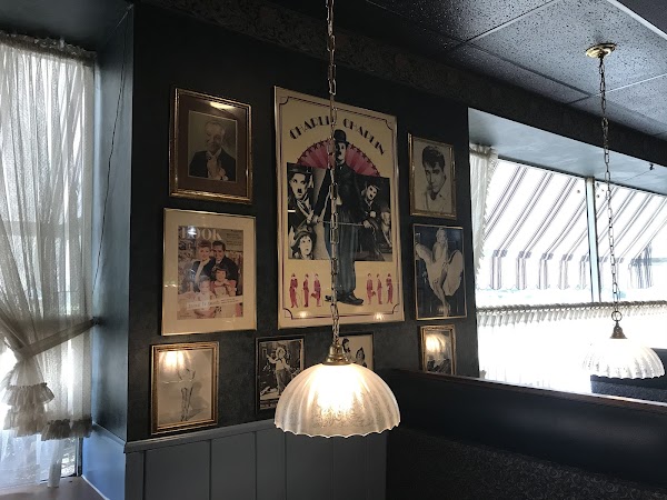 Gene’s Place To Dine