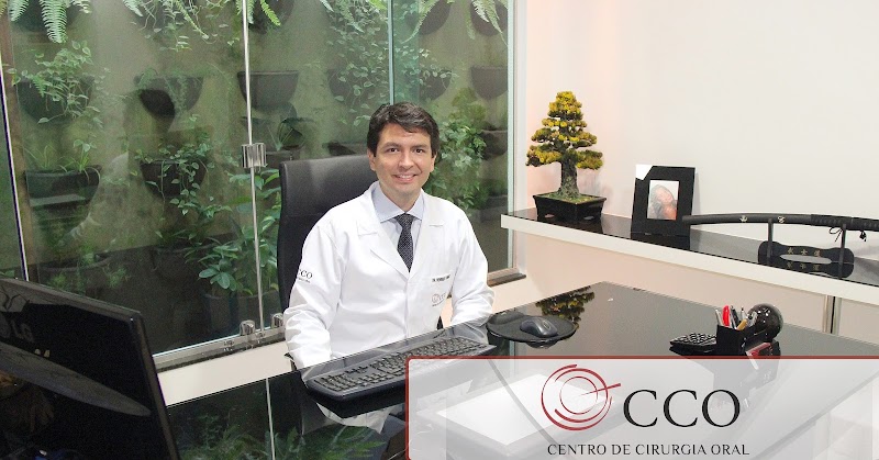 Dr. Henrique Taniguchi | Extração de Sisos | Implante Dentário